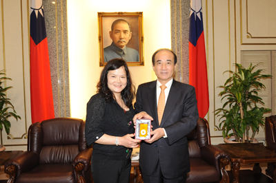 Michelle and Canadian Federal Congressman Liang 